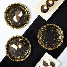 10 assiettes rondes en cartonnoir et or 18cm Vente Directe