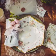 8 Assiettes en carton La Vie est Belle Produit De Marque